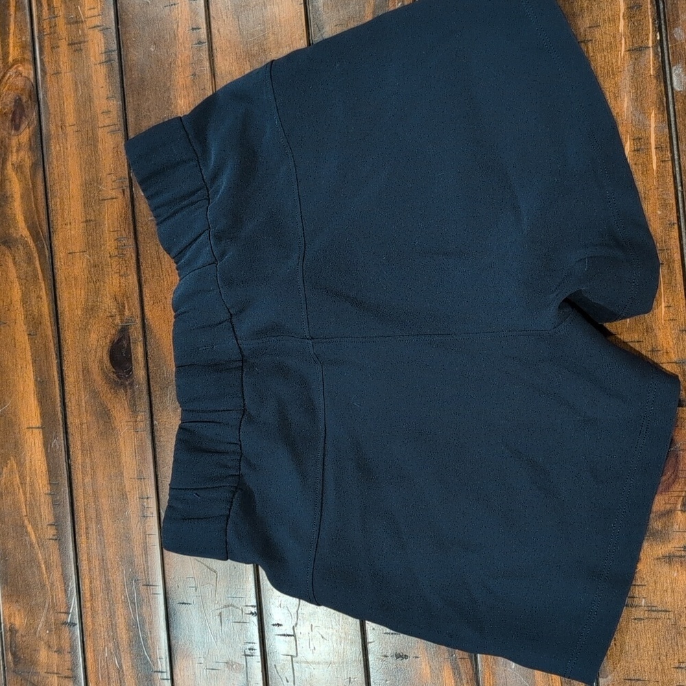 Lululemon on the fly shorts - Picture 7 of 8